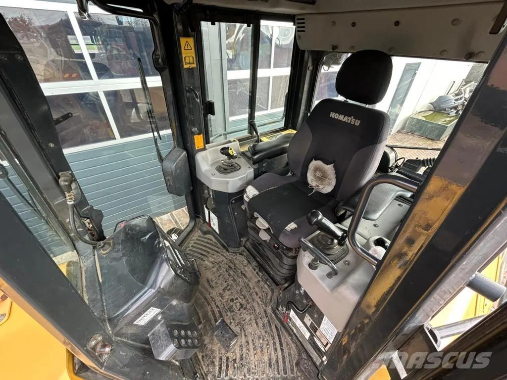 Komatsu D61PX-23 Telaketjupuskutraktorit