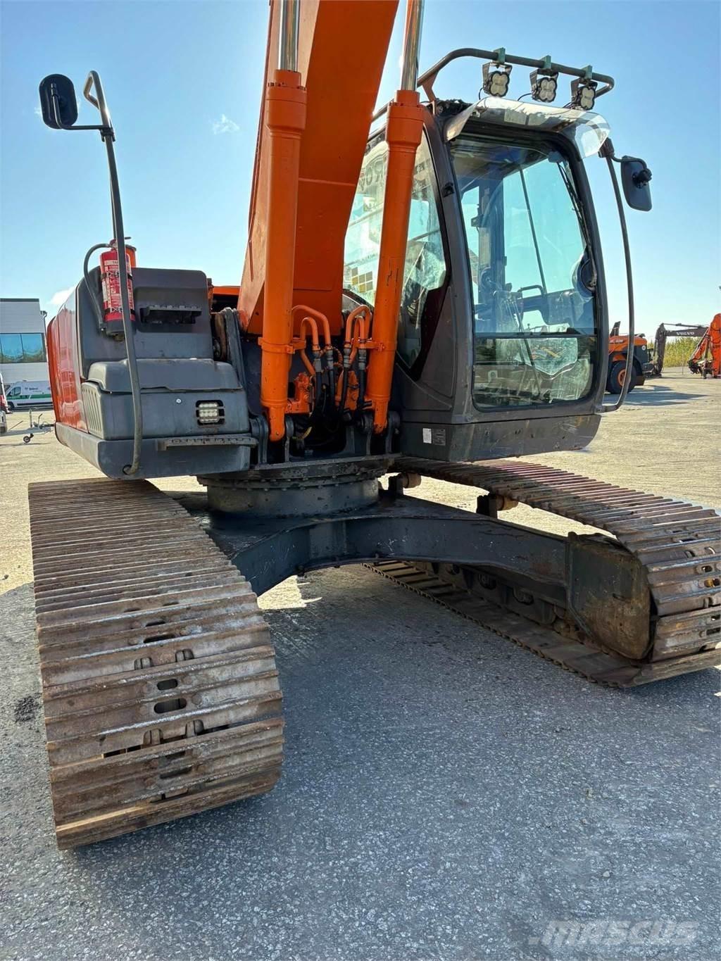 Hitachi ZX210LC-3 Pitkävartiset kaivinkoneet