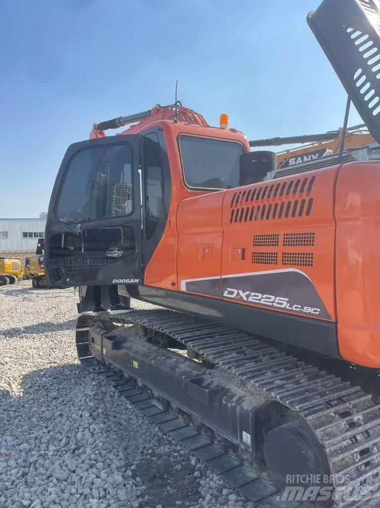 Doosan DX 225LC-9C Telakaivukoneet