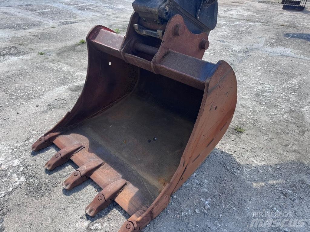 JCB JS 210 LC Telakaivukoneet