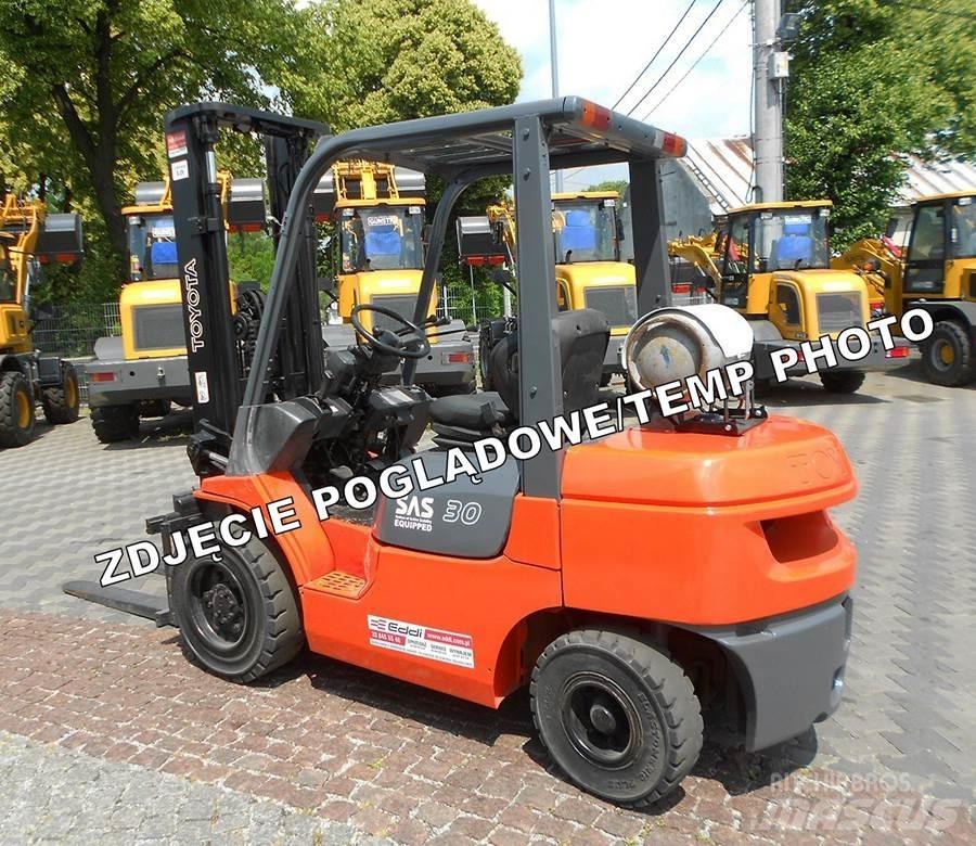 Toyota 02-7FGF30 Nestekaasutrukit