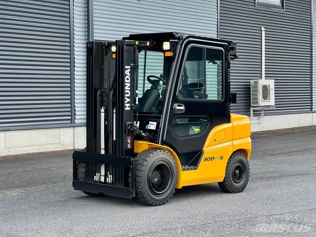 Hyundai 30D-9V Dieseltrukit