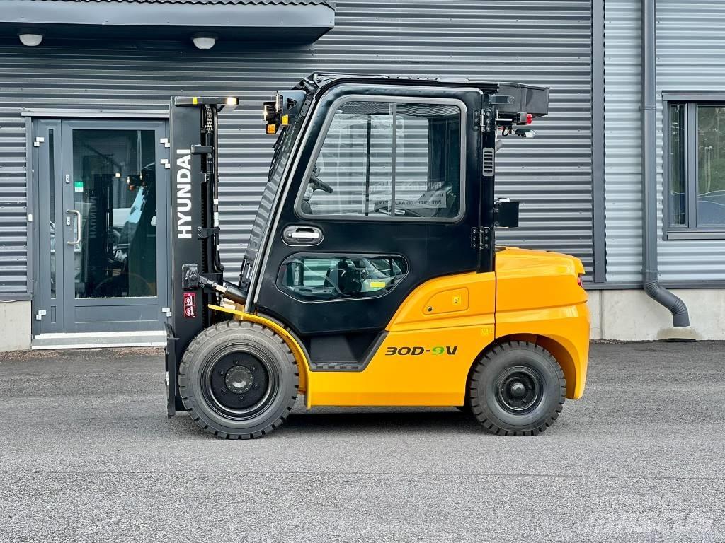 Hyundai 30D-9V Dieseltrukit