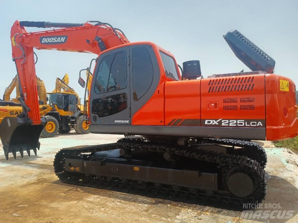 Doosan DX 225 Telakaivukoneet