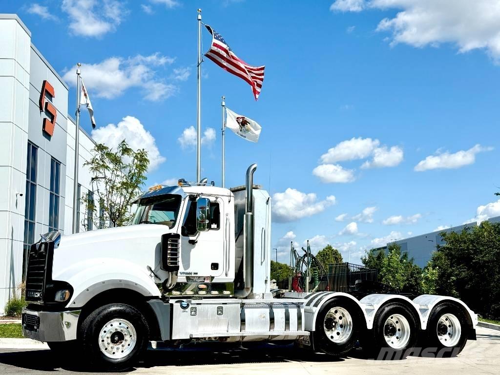 Mack Titan TD 713 Vetopöytäautot