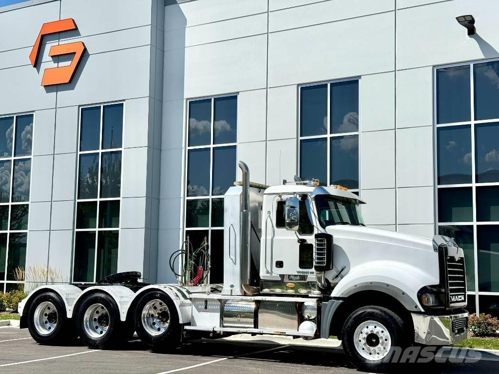 Mack Titan TD 713 Vetopöytäautot