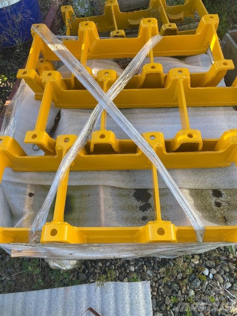 Komatsu D65PX Telaketjupuskutraktorit