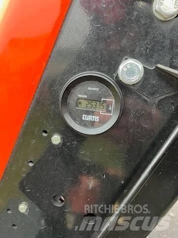 Jacobsen 305 Väyläleikkuri