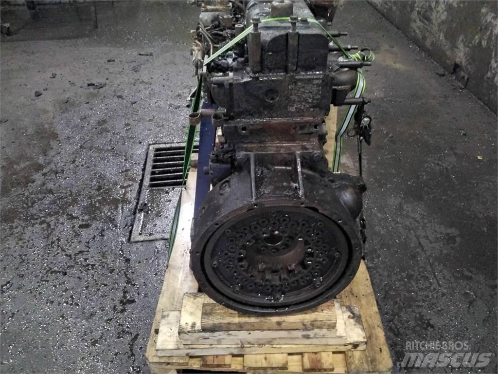 Sisu Komatsu 895 Moottorit