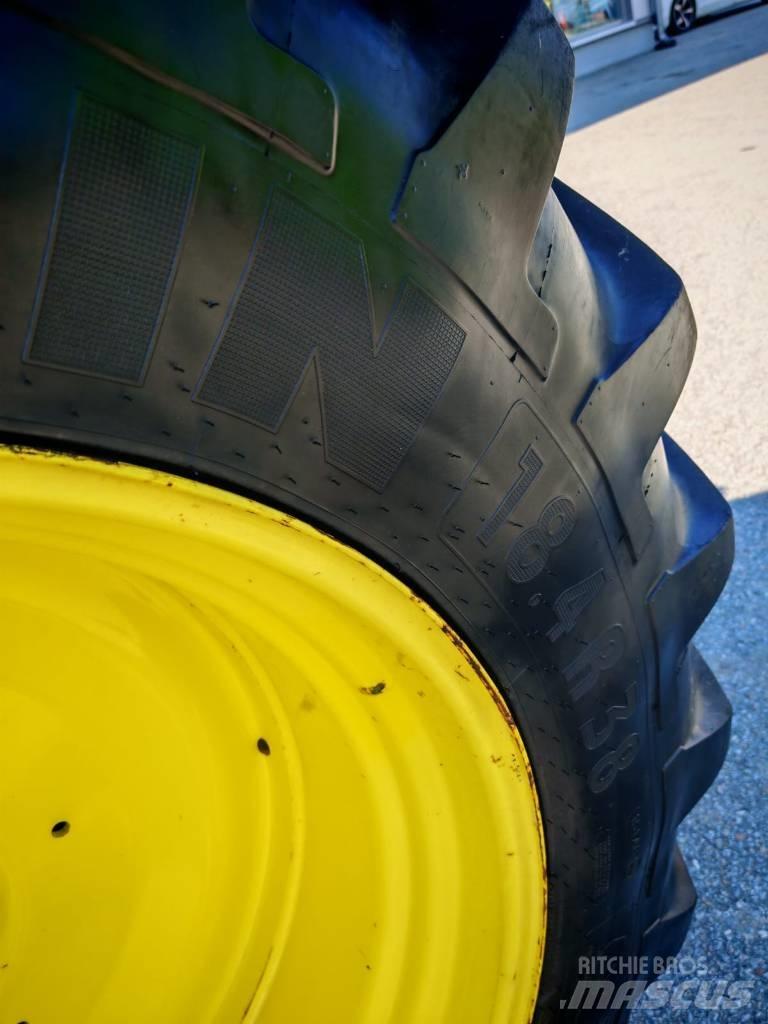 John Deere 6115 R Traktorit