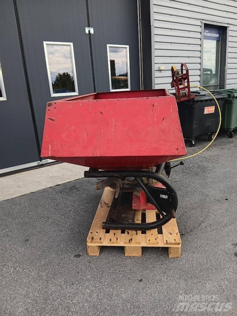 YLÖ Viska 800 Lannoitteenlevittimet