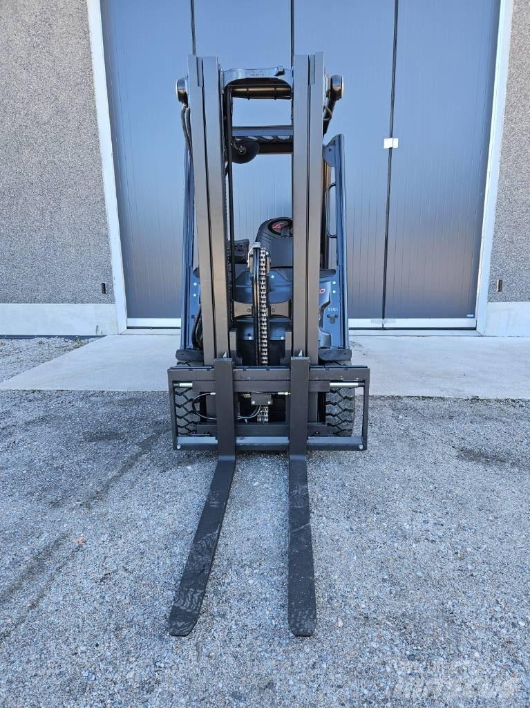 Linde E30-01 Sähkötrukit