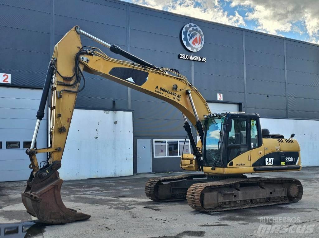 CAT 323 D L Telakaivukoneet
