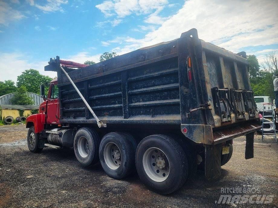 Mack CH613 Sora- ja kippiautot