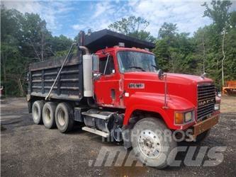 Mack CH613 Sora- ja kippiautot