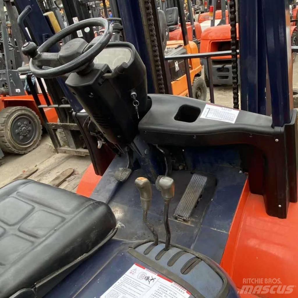Heli H2000 30 Dieseltrukit