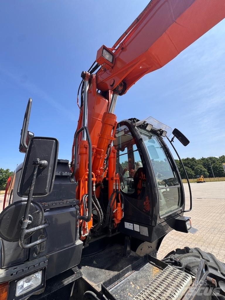 Hitachi 140W Pyöräkaivukoneet