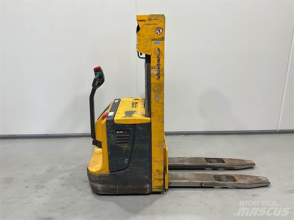 Jungheinrich EJC12 Ajettavat pinoamisvaunut