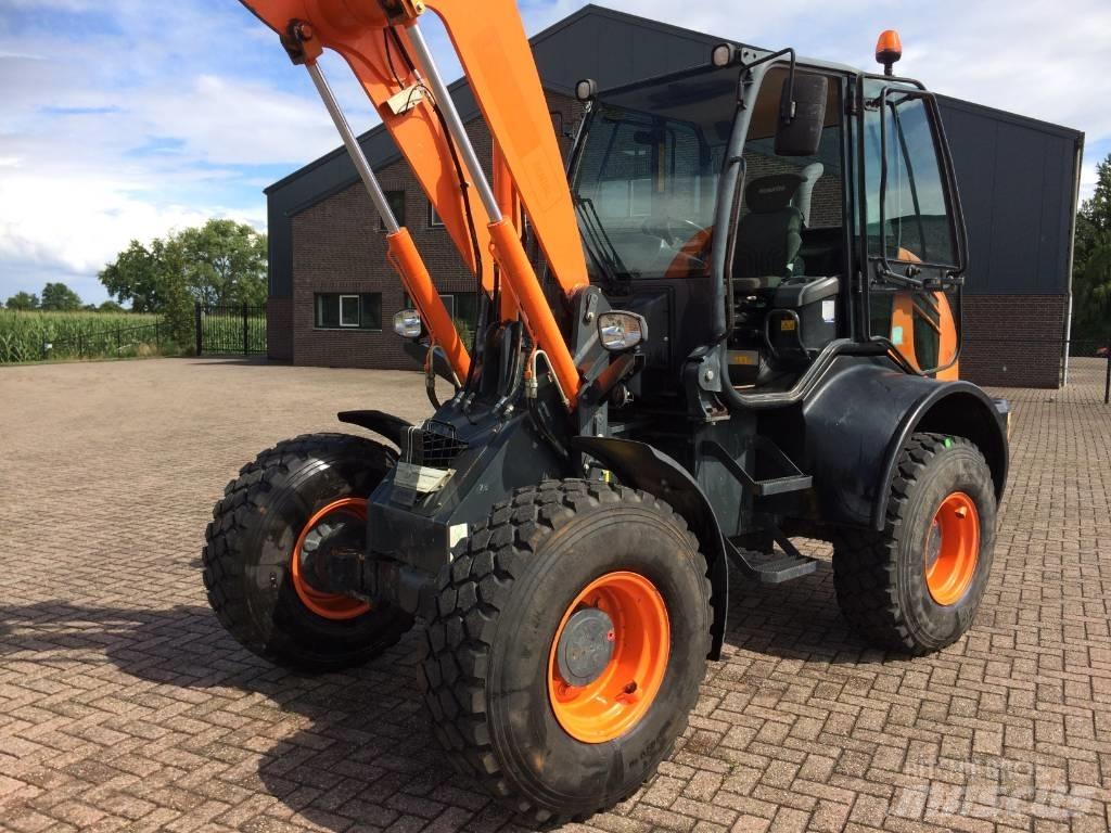Komatsu WA100 M-7 Pyöräkuormaajat