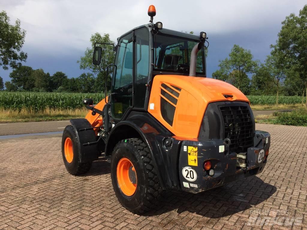 Komatsu WA100 M-7 Pyöräkuormaajat