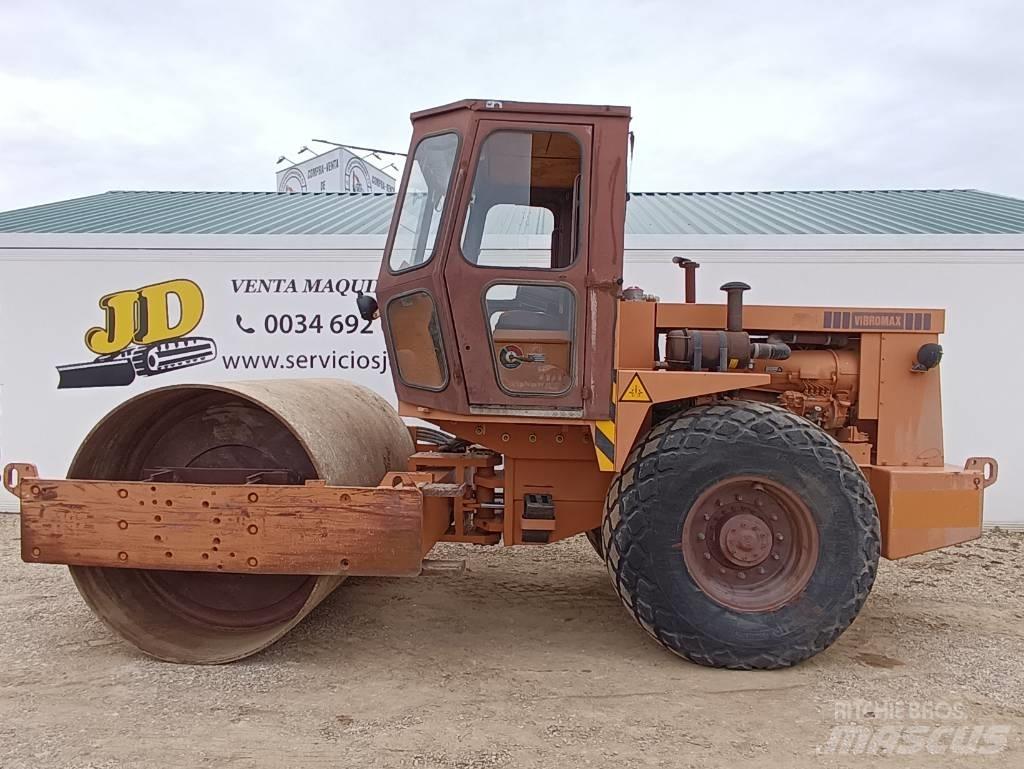 CASE W 1102 Tiivistyskoneet