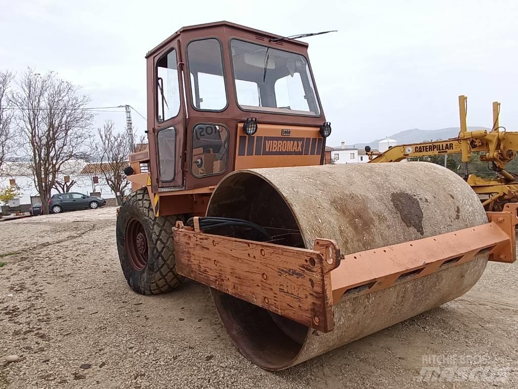 CASE W 1102 Tiivistyskoneet