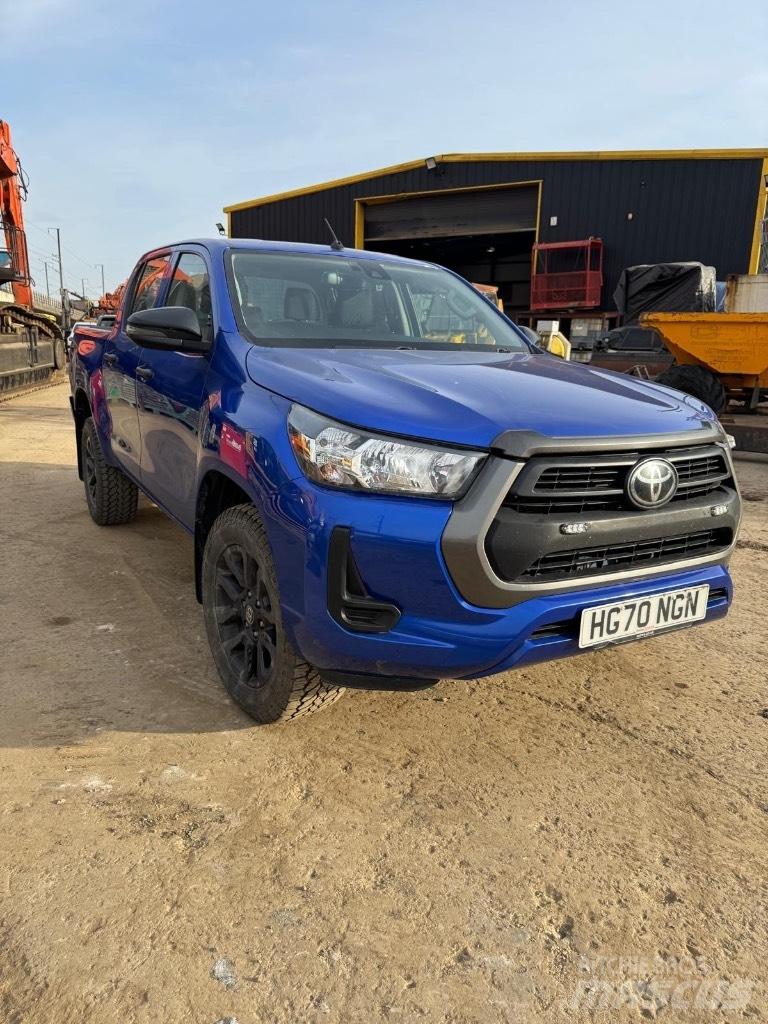 Toyota Hilux Active Lava-autot