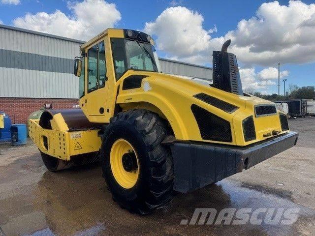 Bomag BW 216 DH-4i Yksivalssijyrät