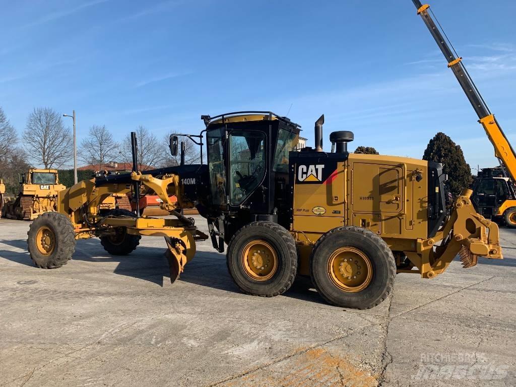 CAT 140 M 2 Tiehöylät