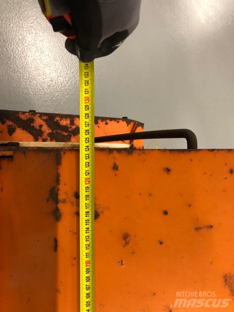 HWH Kost 125 Taajamatraktorien varusteet