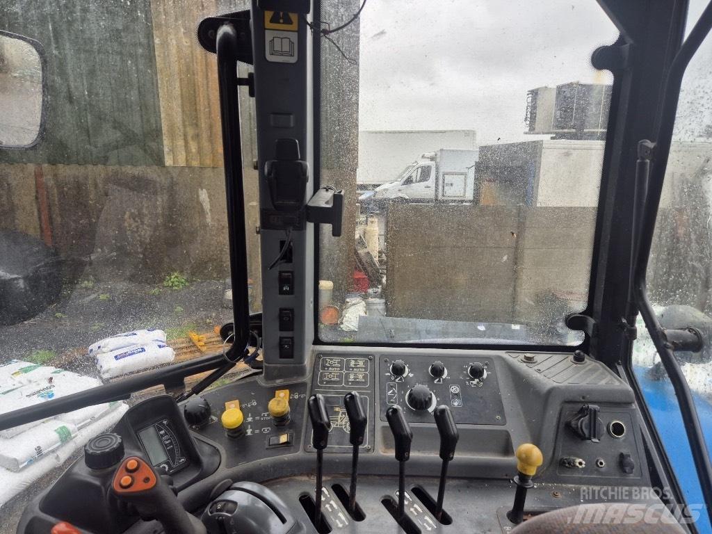 New Holland TM 165 Traktorit