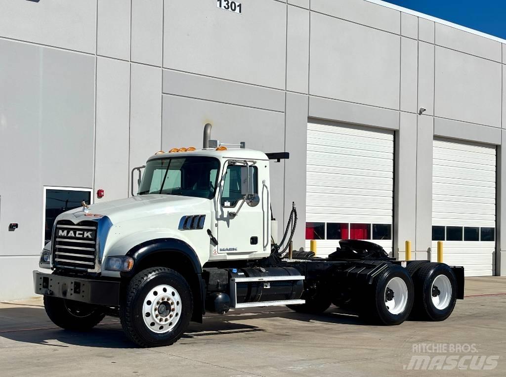Mack Granite Vetopöytäautot