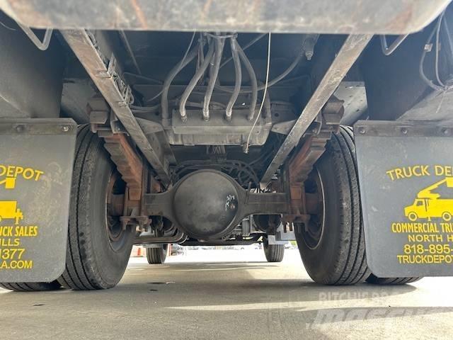 GMC Topkick C 7500 Nosturiautot