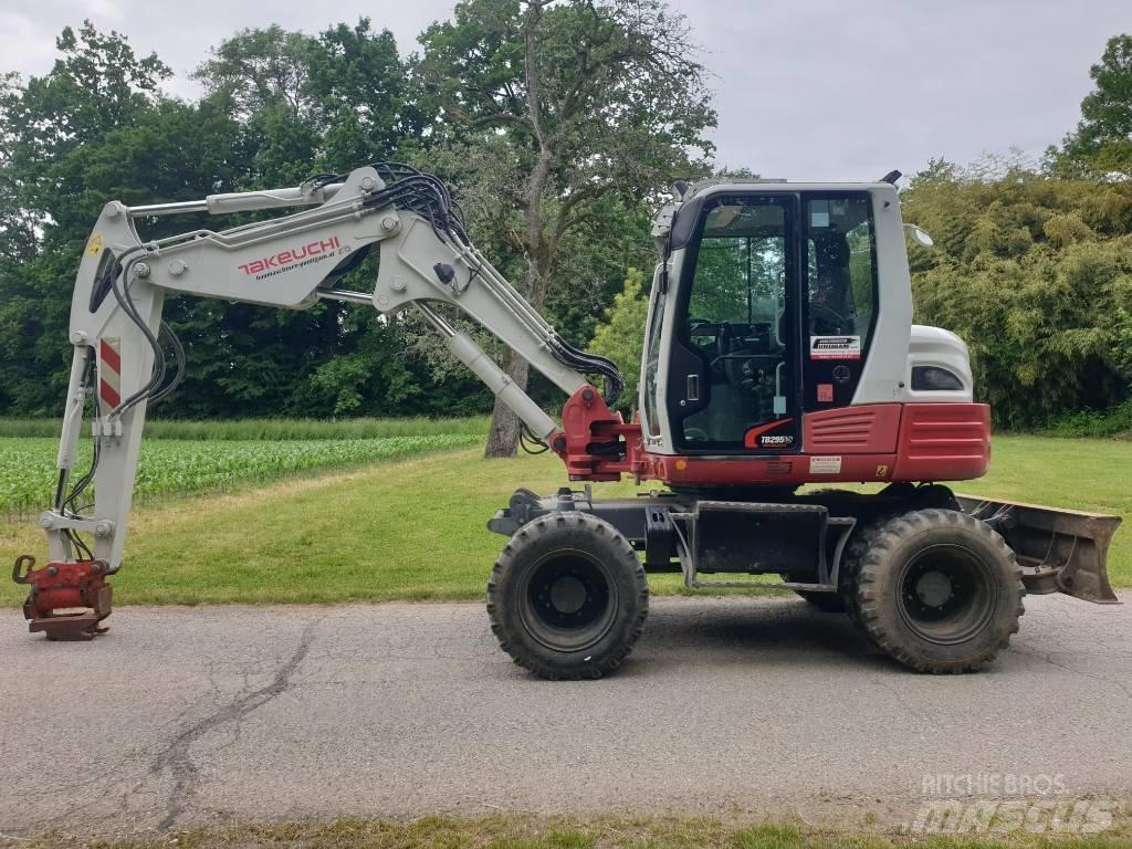 Takeuchi TB295W Pyöräkaivukoneet
