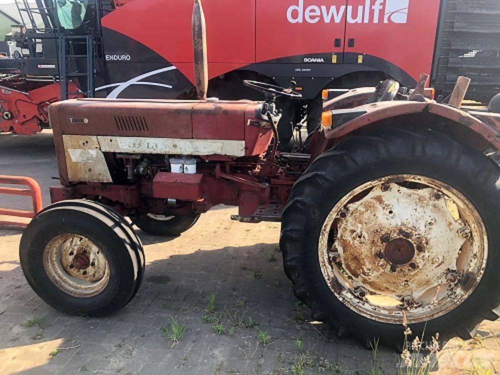 IH 453 Traktorit