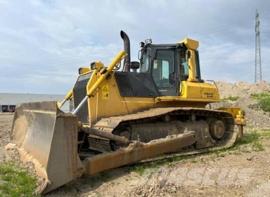 Komatsu D 65 PX-15 Telaketjupuskutraktorit