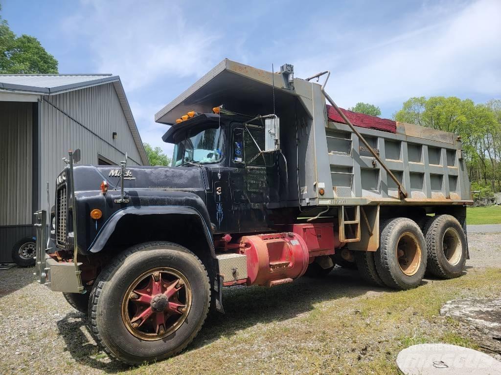 Mack RD 690 SX Sora- ja kippiautot