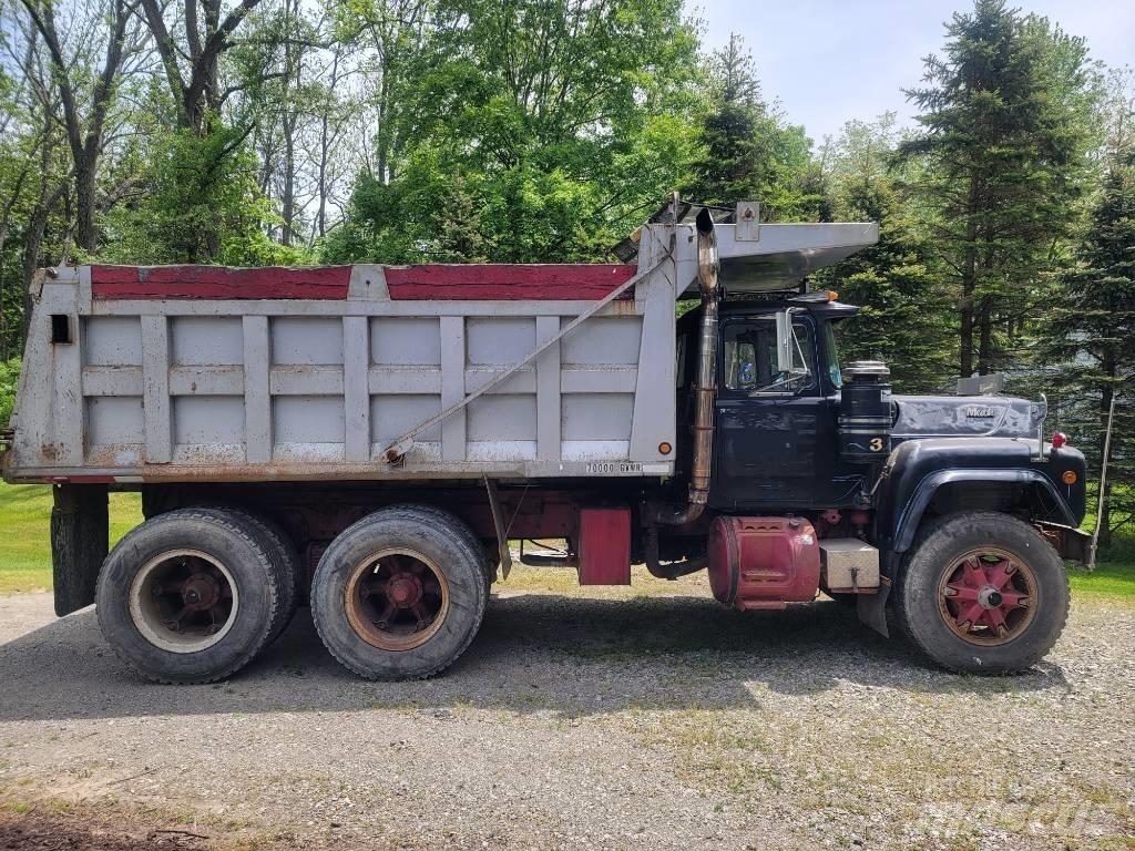Mack RD 690 SX Sora- ja kippiautot