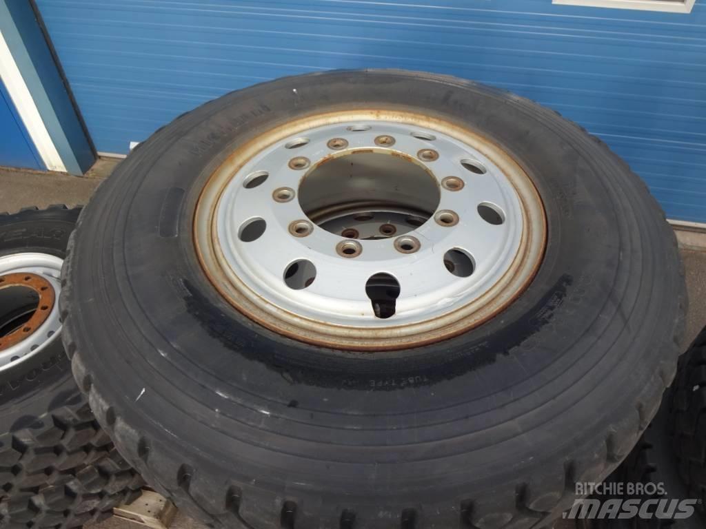Michelin 1200x24 XDL Renkaat ja vanteet