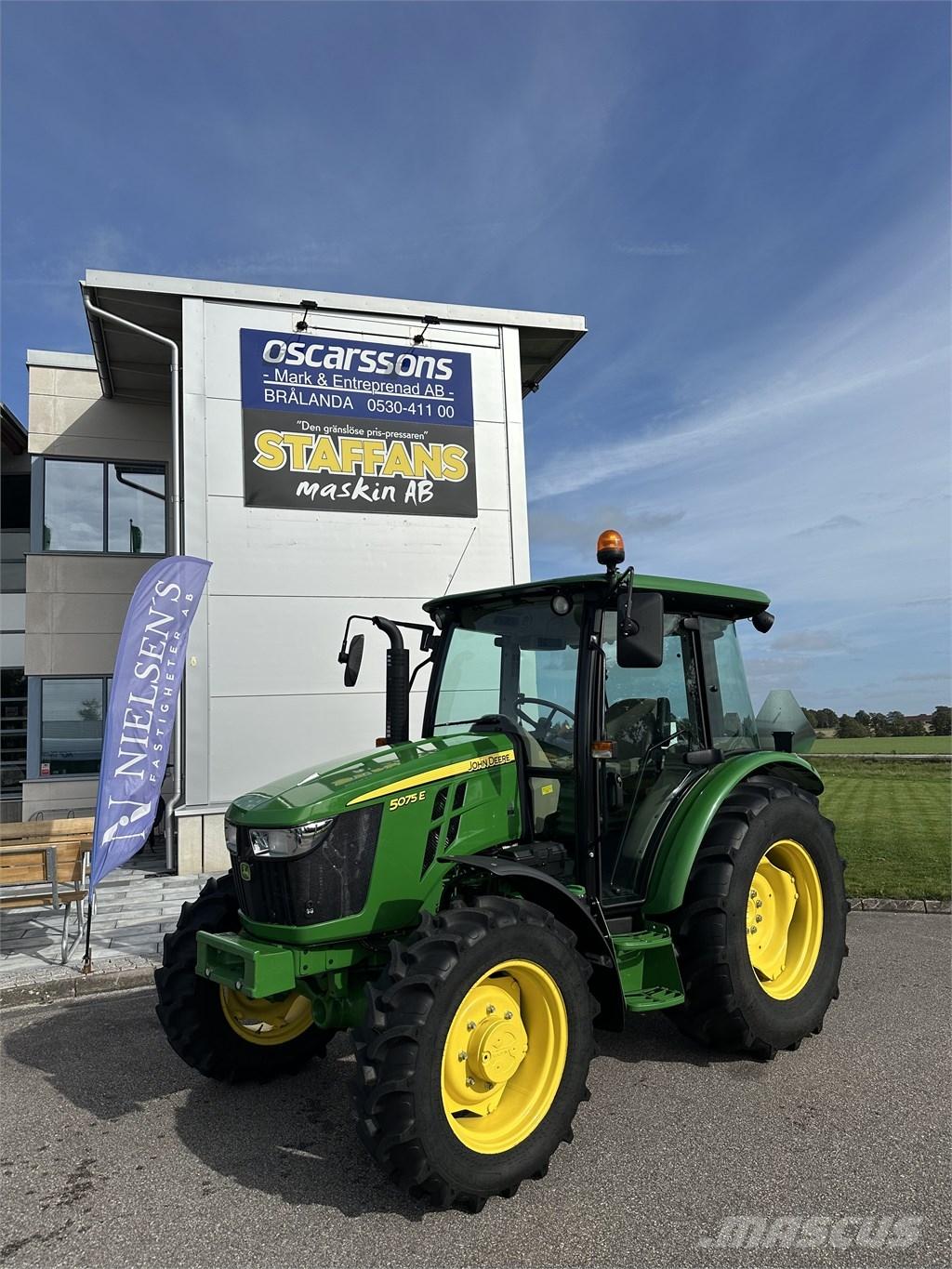 John Deere 5075 E Traktorit