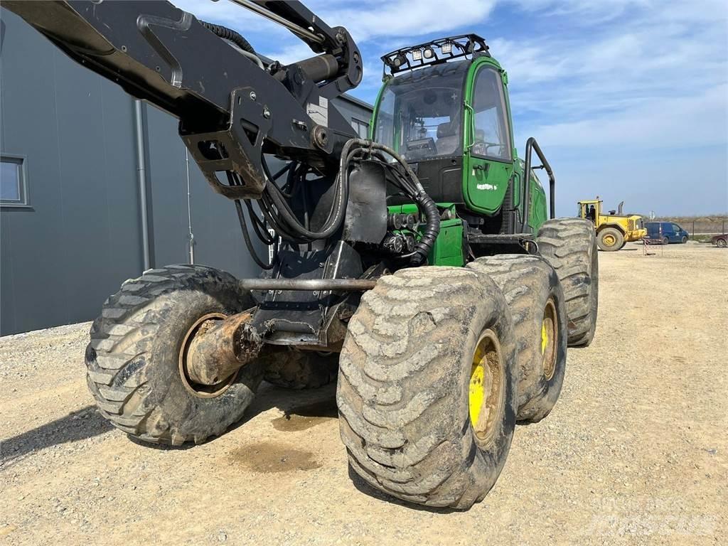 John Deere 1470E Harvesterit