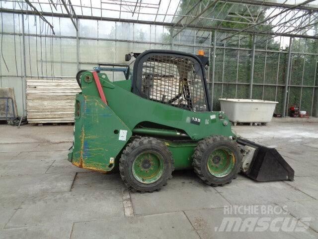 JCB 135 R Liukuohjatut kuormaajat