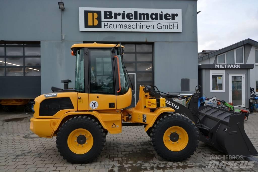 Volvo L 30 H Pyöräkuormaajat
