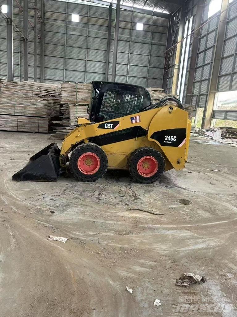 CAT 246 C Liukuohjatut kuormaajat