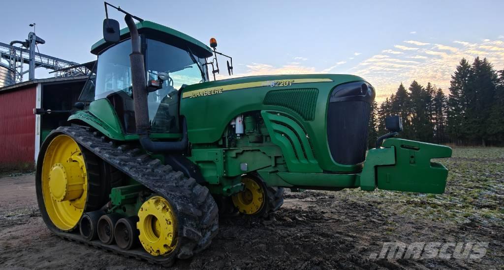 John Deere 8220 T Traktorit