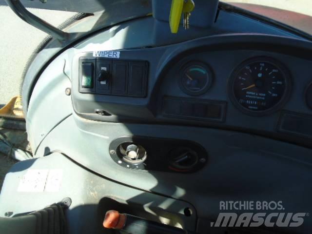 New Holland 575 E Kaivurikuormaajat