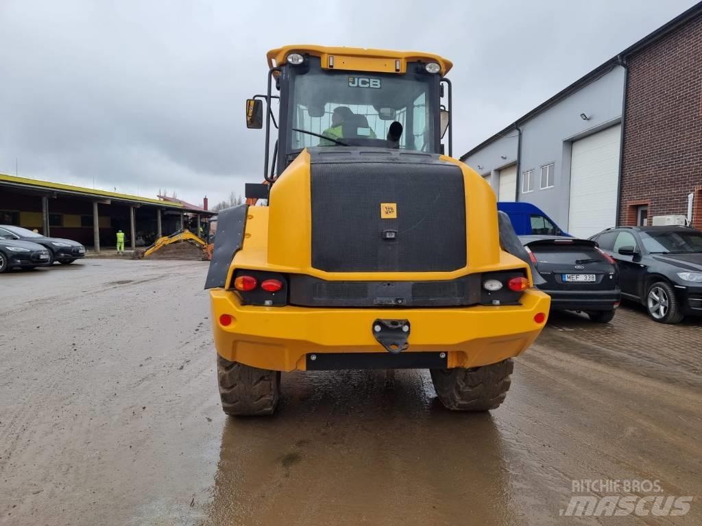 JCB 411 + 4 Pyöräkuormaajat
