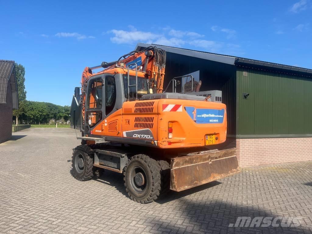 Doosan DX 170 W-5 Pyöräkaivukoneet