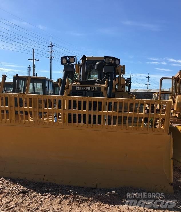 CAT D6R Telaketjupuskutraktorit