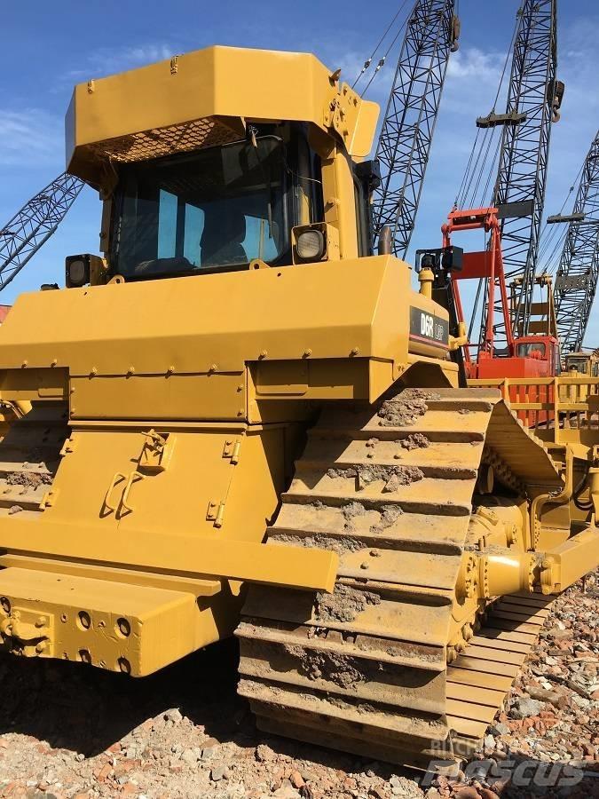 CAT D6R Telaketjupuskutraktorit